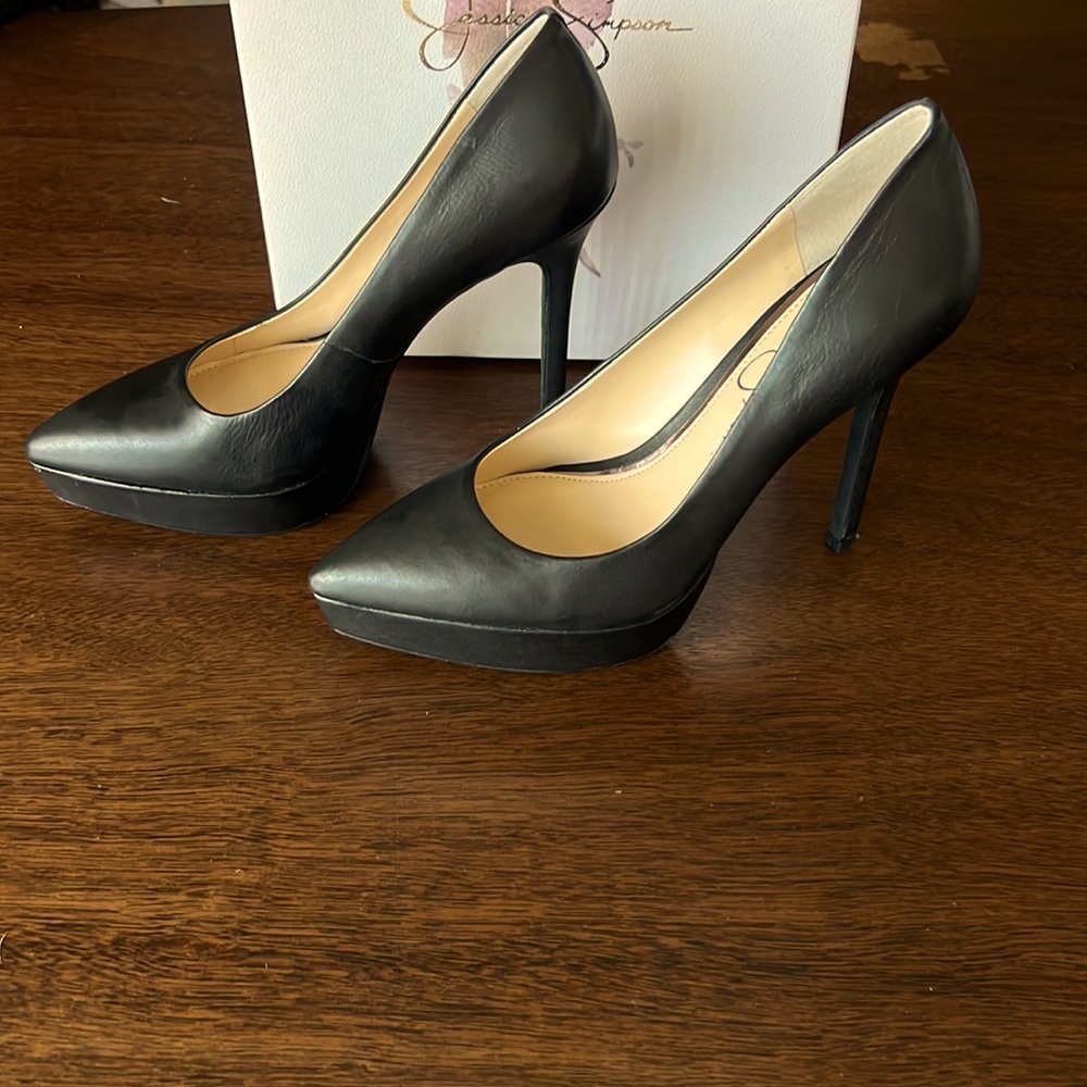 Jessica Simpson platform heels in black size 5 1/2 M